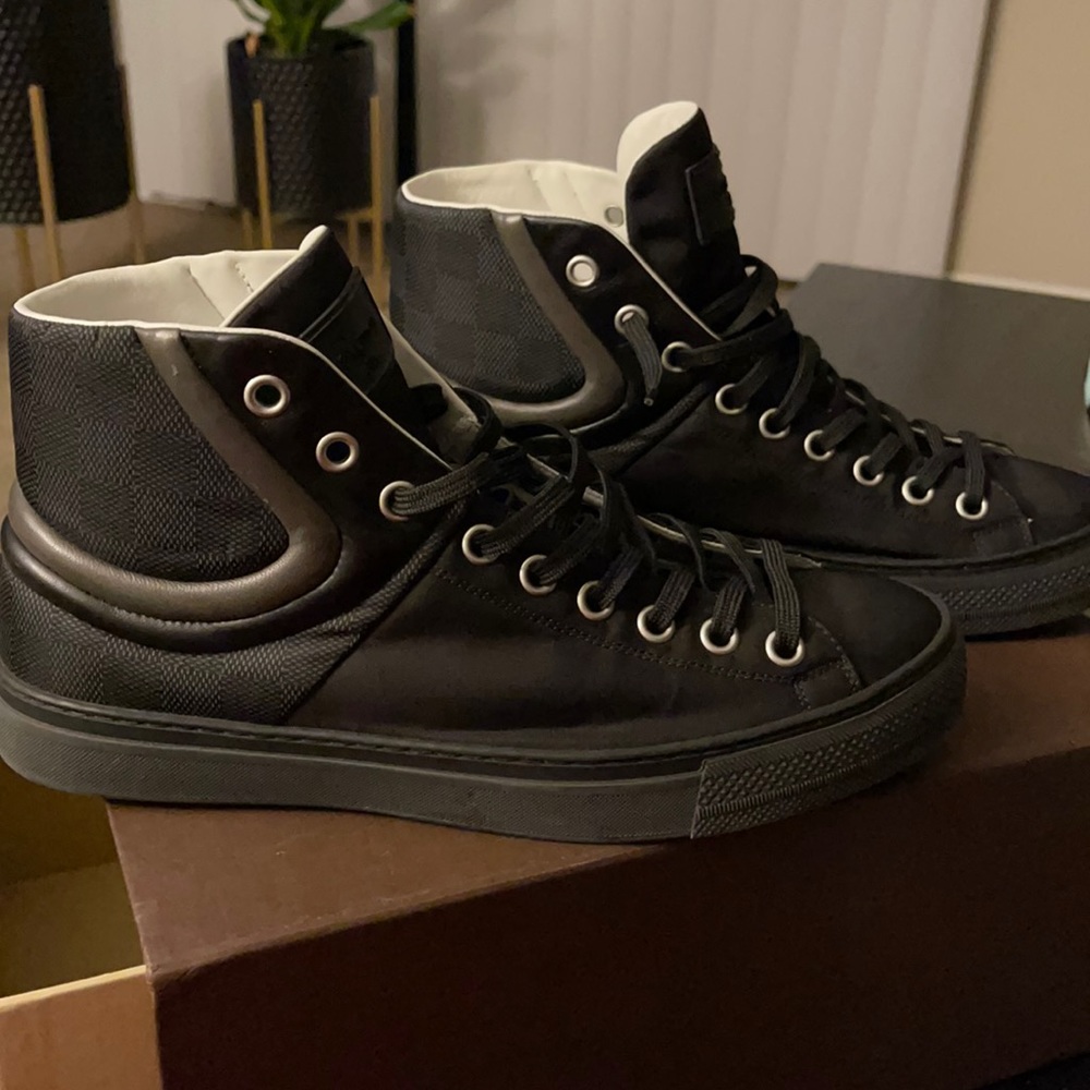 Louis Vuitton high top sneakers / size 8